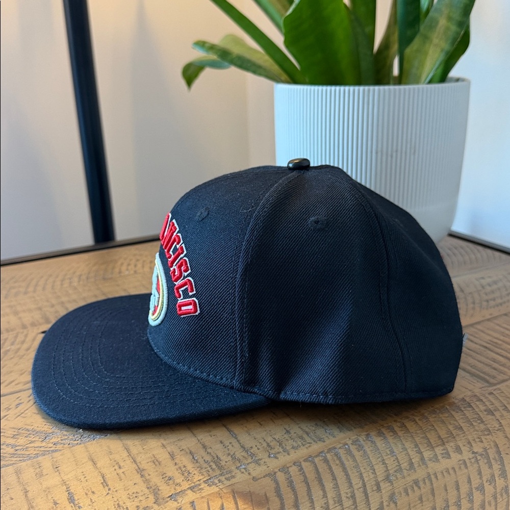 San Francisco 49ers Pro NFL Black Snapback Hat - Picture 5 of 11
